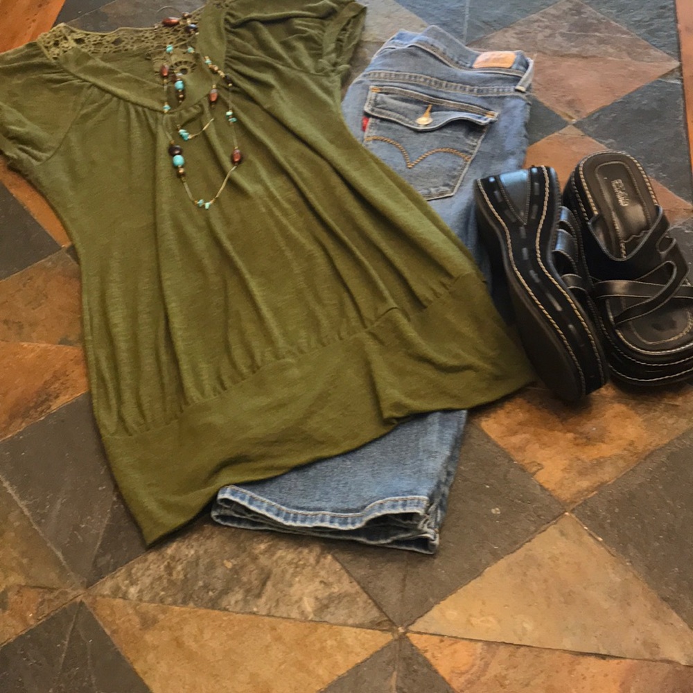 👖Like New Condition Women’s Levi’s 515 Capri Jean